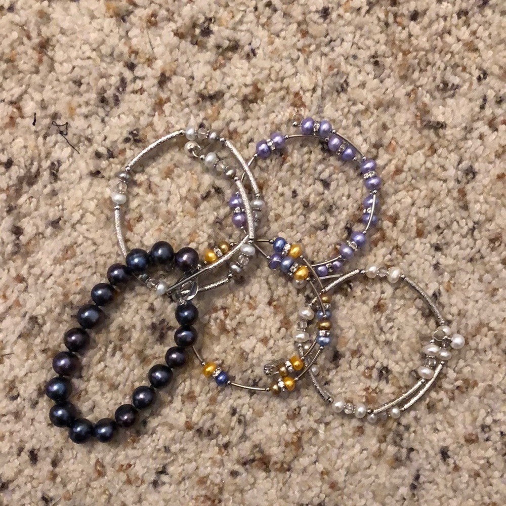 Five Vantel pearls bracelets